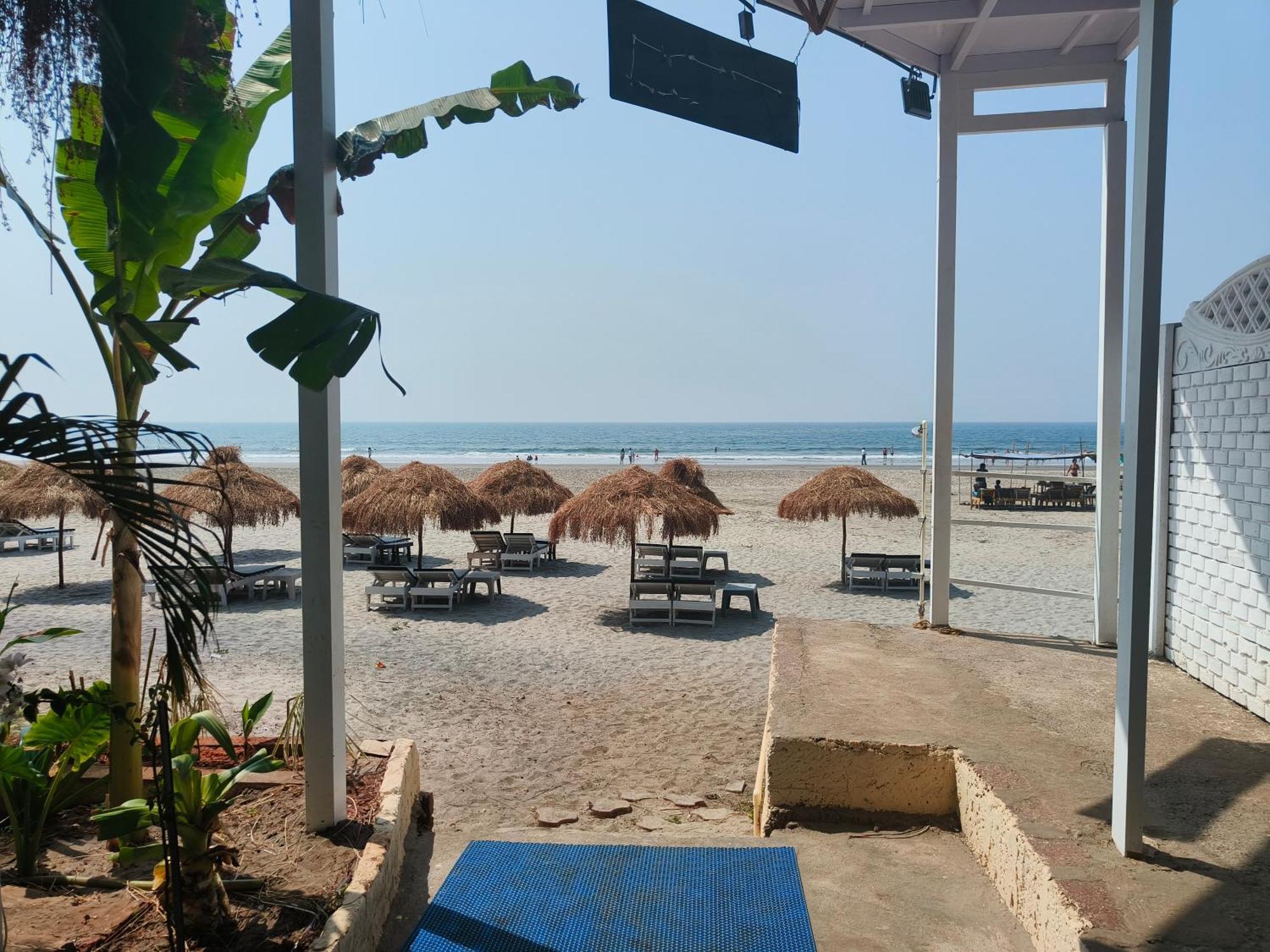 Aqua Beach Stays Ashwem Mandrem Exterior foto