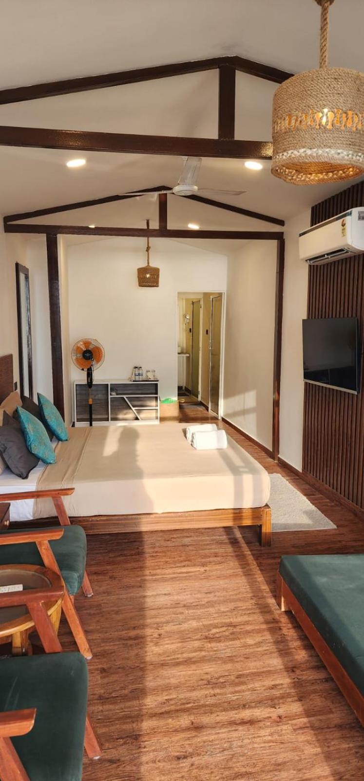 Aqua Beach Stays Ashwem Mandrem Exterior foto